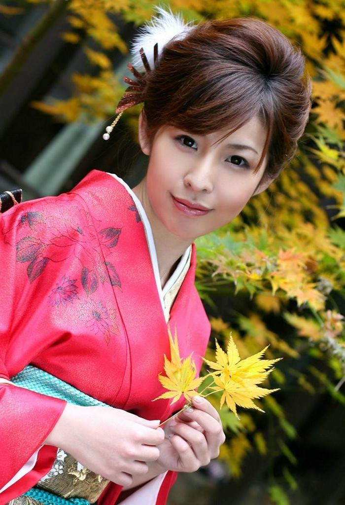 15P Kimono hoe getting tied up and takes a load of cum in her mouth