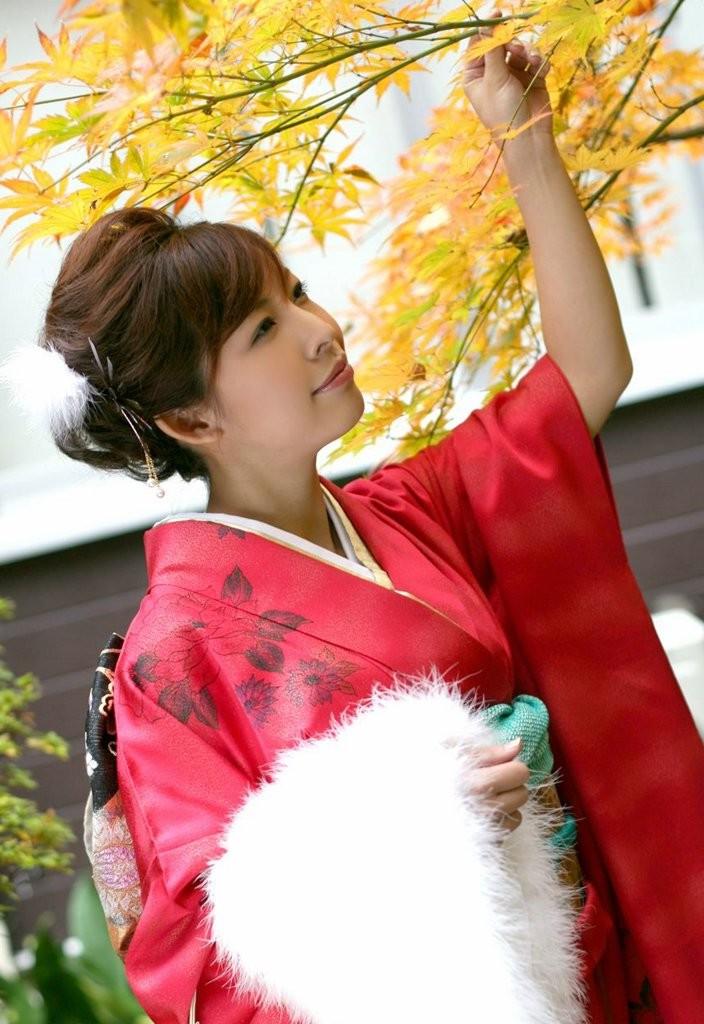 15P Kimono hoe getting tied up and takes a load of cum in her mouth
