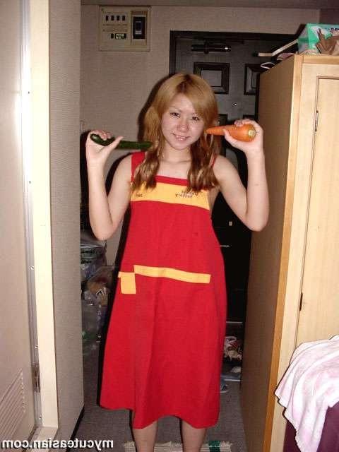 16P Asian teen puts carrot n cucumber in pussy