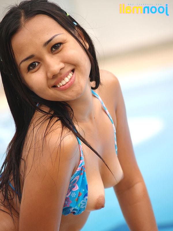 15P after swimming laps this thai shows her tight buns