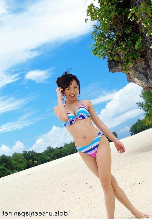 14P Japanese hottie exposing her perfect body on the exotic island