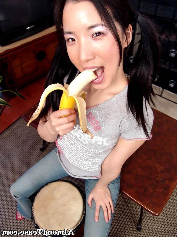 15P Asian strips off her clothes and sucks on a banana