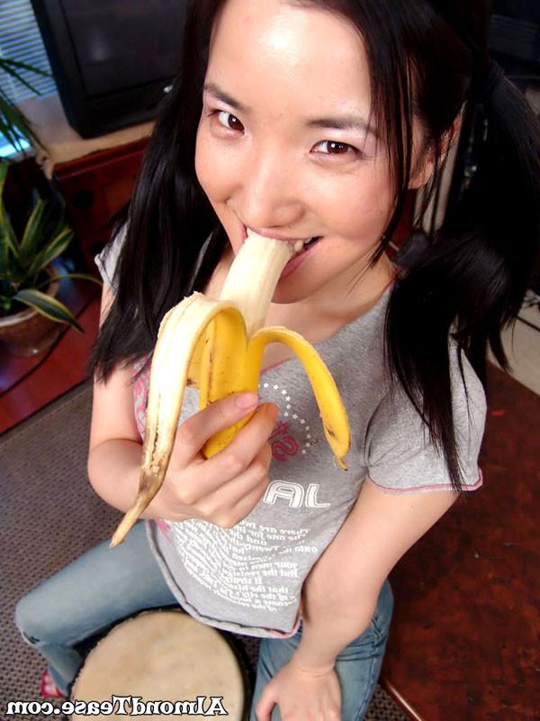 15P Asian strips off her clothes and sucks on a banana
