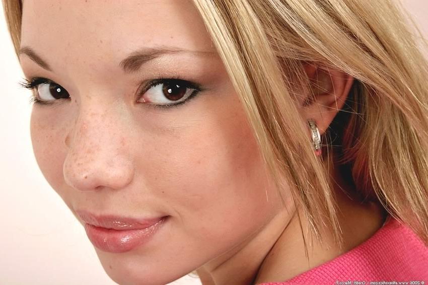 15P Cute exotic polynesian teen in panties shows her pink pussy