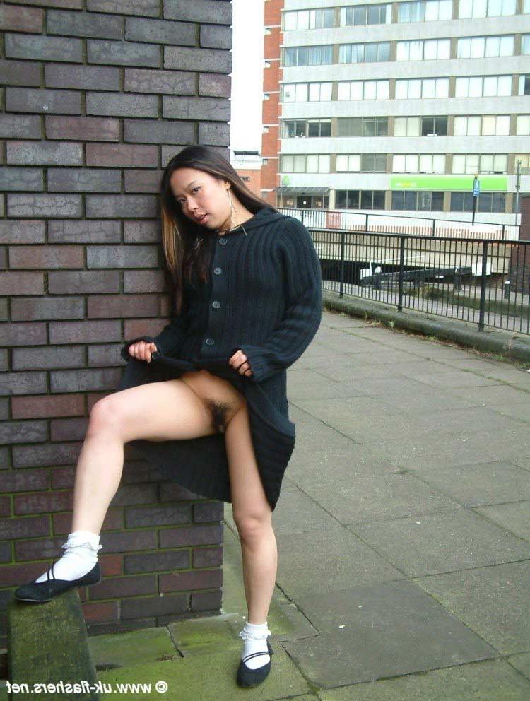 15P Cute oriental exhibitionist
