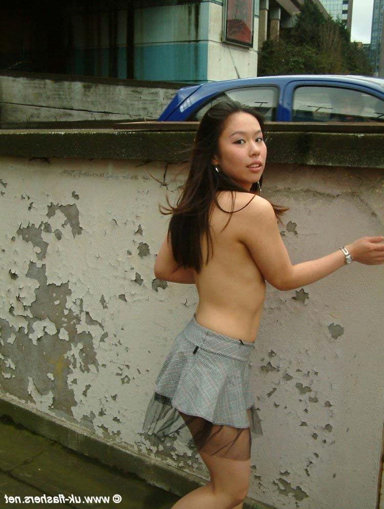 15P Cute oriental exhibitionist