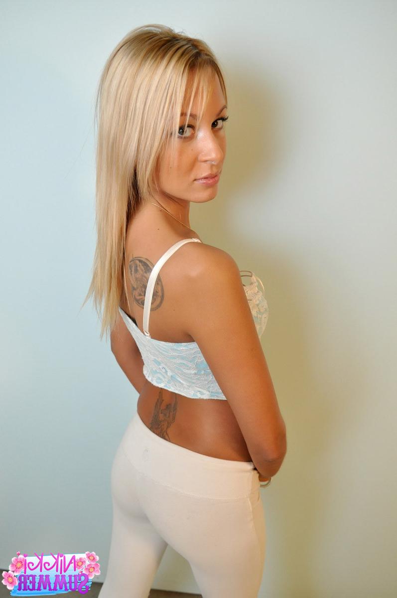 16P Tall blonde teen shows her chest
