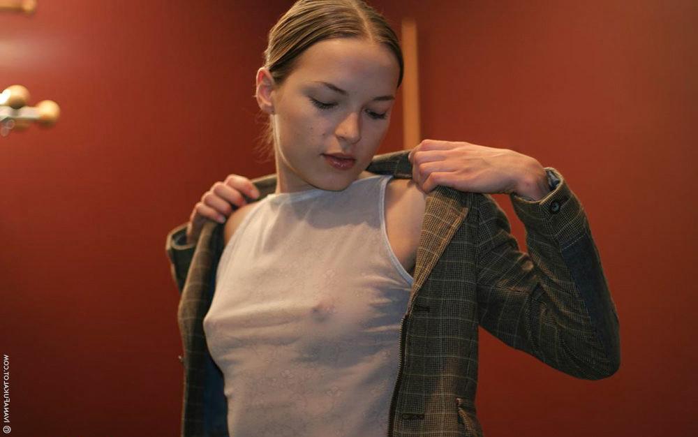 15P Beautiful Ivana Fukalot teasing on pool table