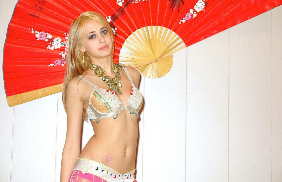 11P Innocent teen posing