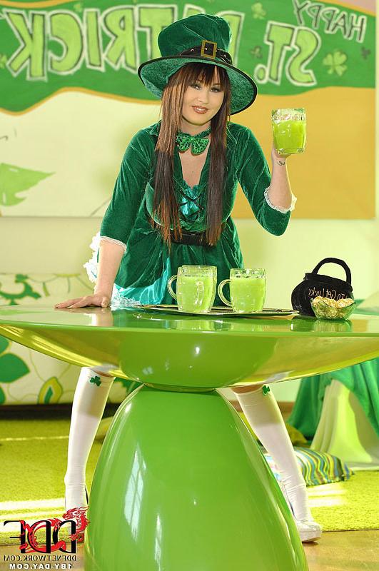 16P Antonia Gets Horny For The Irish