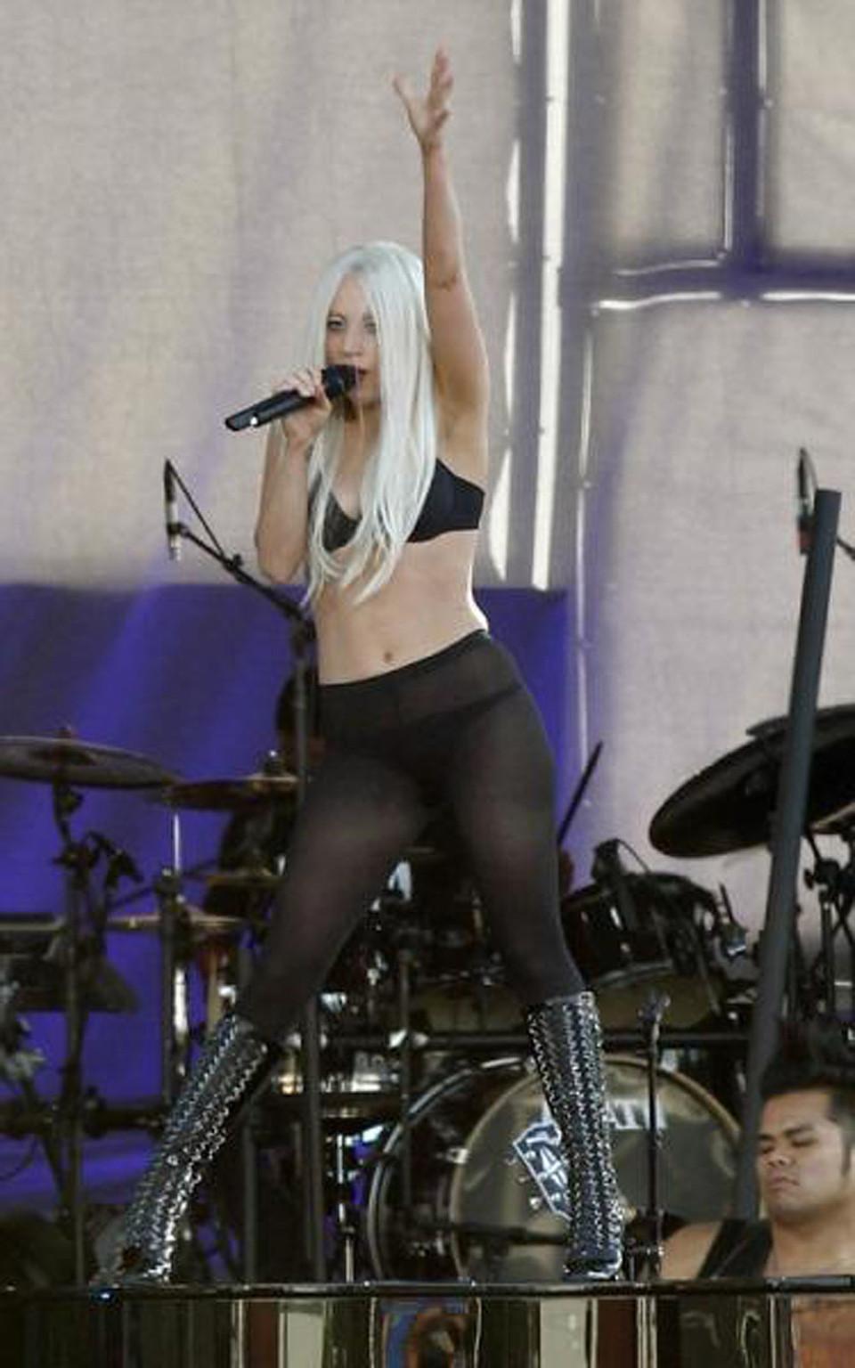 15P Lady Gaga showing magnificent ass in thongs