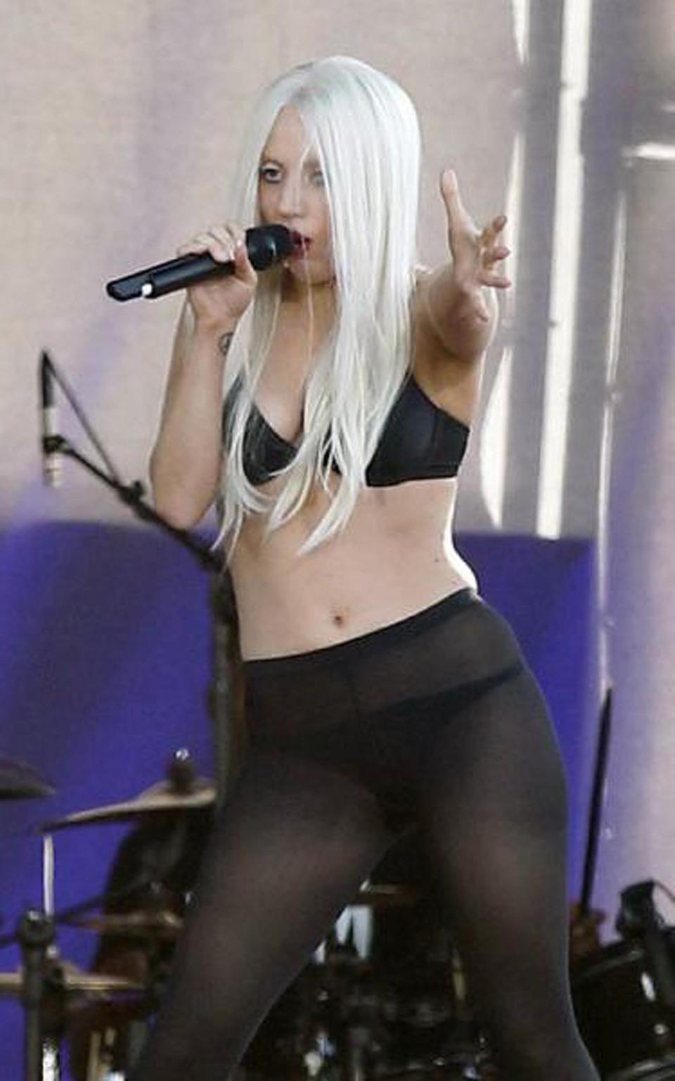 15P Lady Gaga showing magnificent ass in thongs