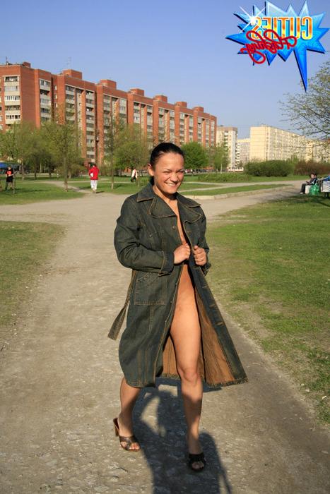16P Exhibitionist plays volleyball with her friends