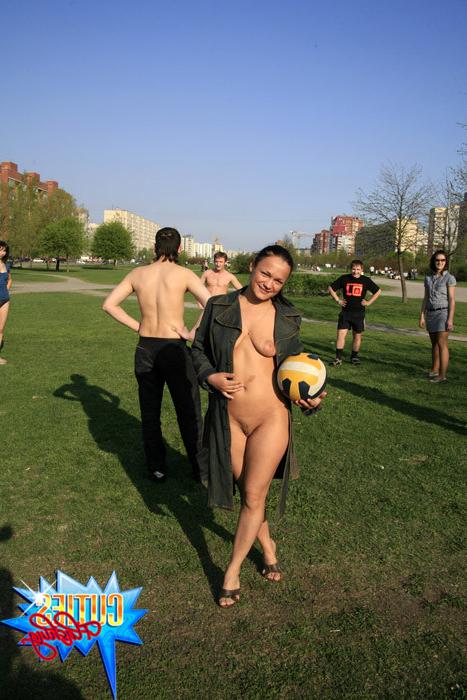 16P Exhibitionist plays volleyball with her friends