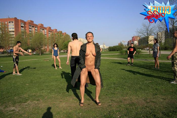 16P Exhibitionist plays volleyball with her friends