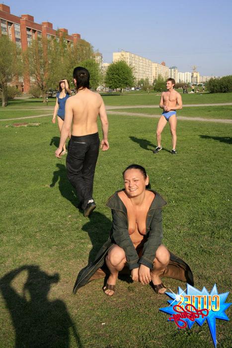 16P Exhibitionist plays volleyball with her friends