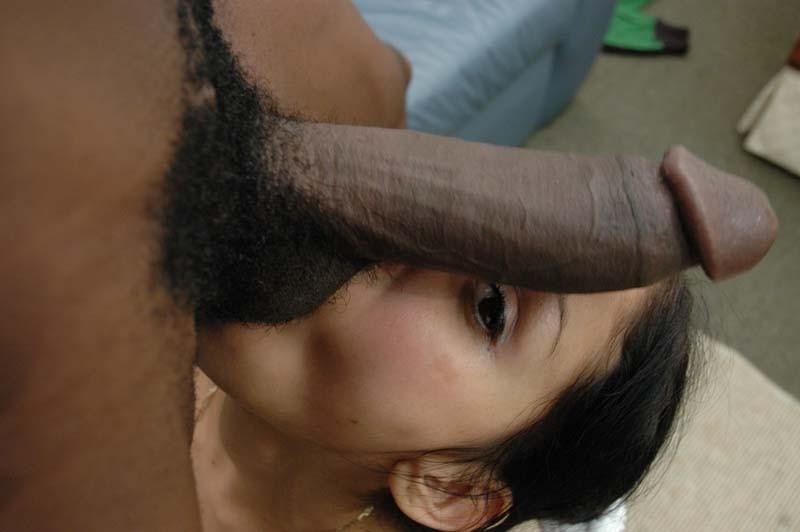 20P Ivanna swallowing huge boas.