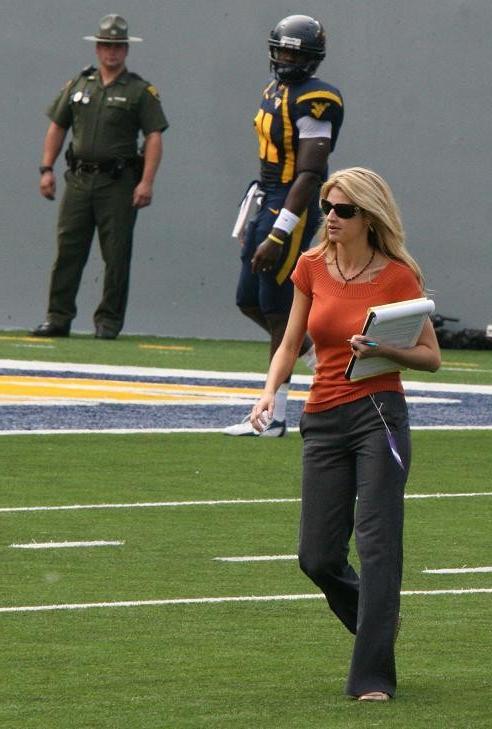 15P Sexy Erin Andrews celeb sports reporter perky ass