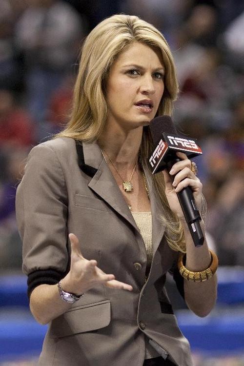 15P Sexy Erin Andrews celeb sports reporter perky ass