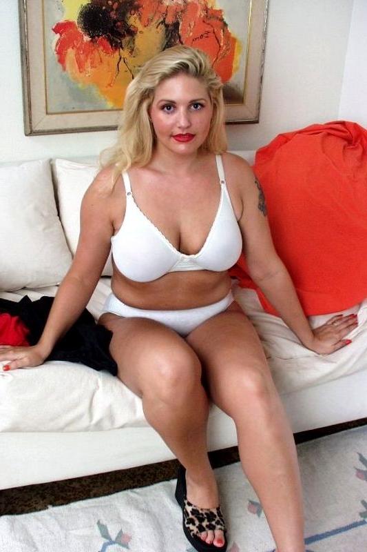 16P Sexy blonde bbw strips naked and fingers her plump unshaved pussy
