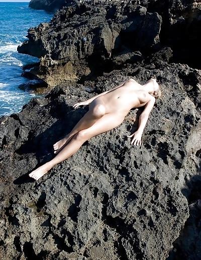 8P Italian teen show me shaved pussy...