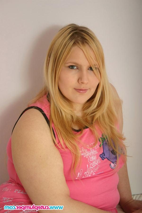 16P Plump blonde posing and flashing in pink pyjamas