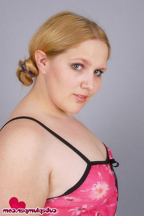 15P Cute Blonde Plumper Strippin Her Lingerie