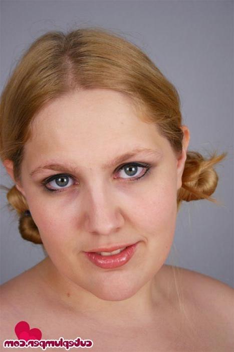 15P Cute Blonde Plumper Strippin Her Lingerie