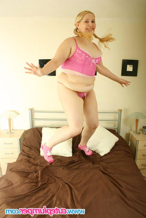 17P Sexy Plumper Showing Her Pink Lingerie