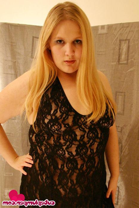 17P Sexy Plumper Playing With Her Tits