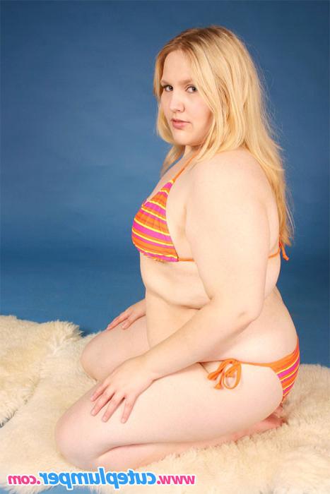 17P Sexy Blonde Plumper Showing Off Her Tits