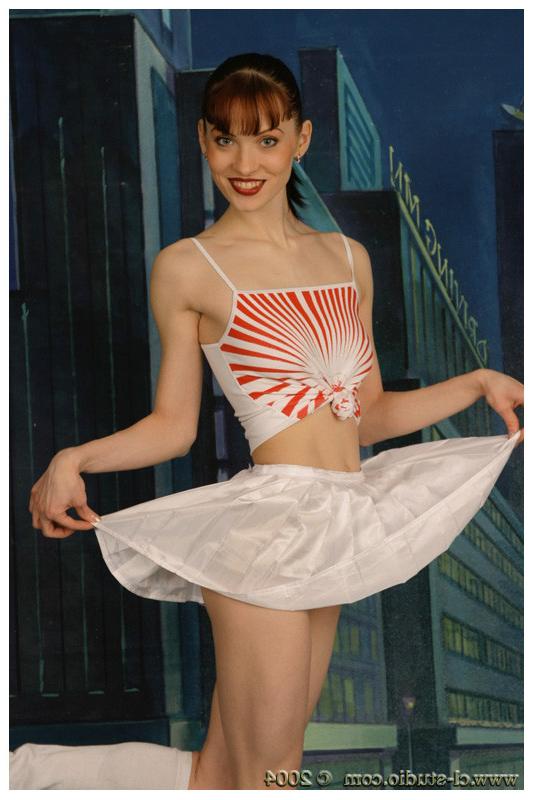12P Dancer spreads in panties