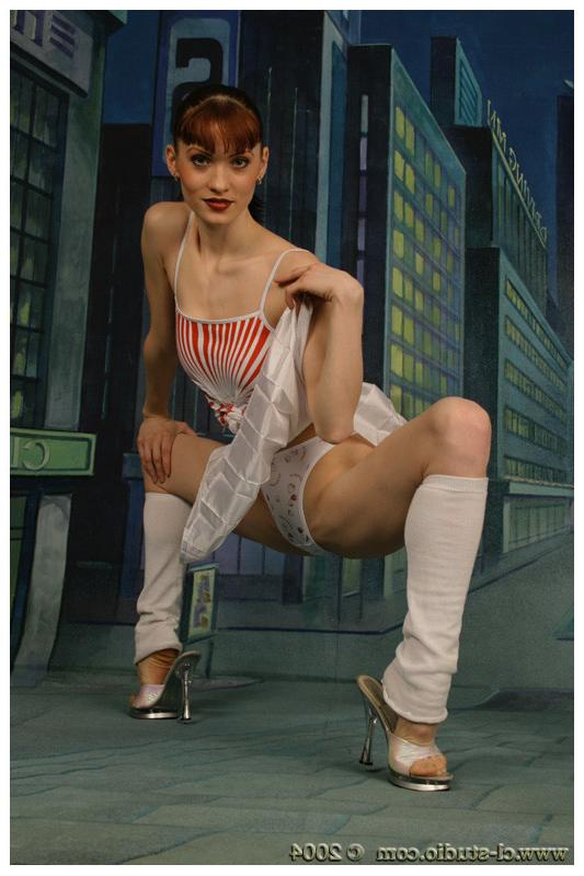 12P Dancer spreads in panties