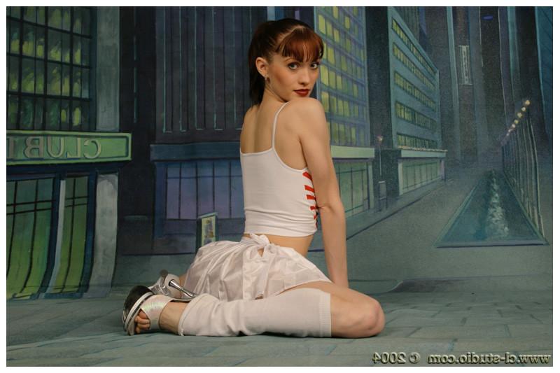 12P Dancer spreads in panties