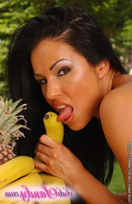 20P Hot brunette Pocahontas is stuffing a Banana