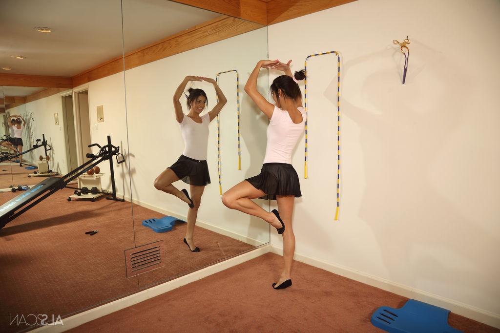16P BALLERINA featuring Veronica Rodriguez