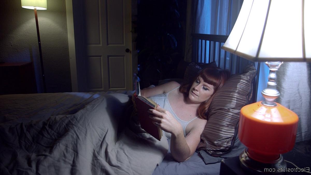 20P Fresh meat Barbary Rose, falls asleep to find herself in an otherworldly medical