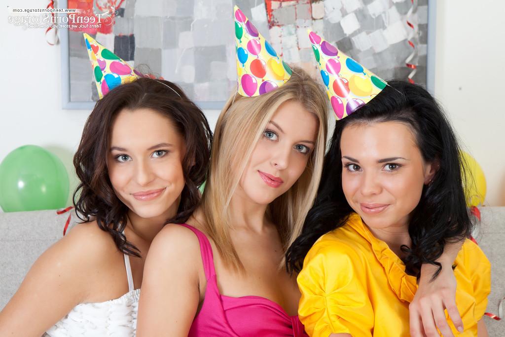 19P Sexual teen threesome