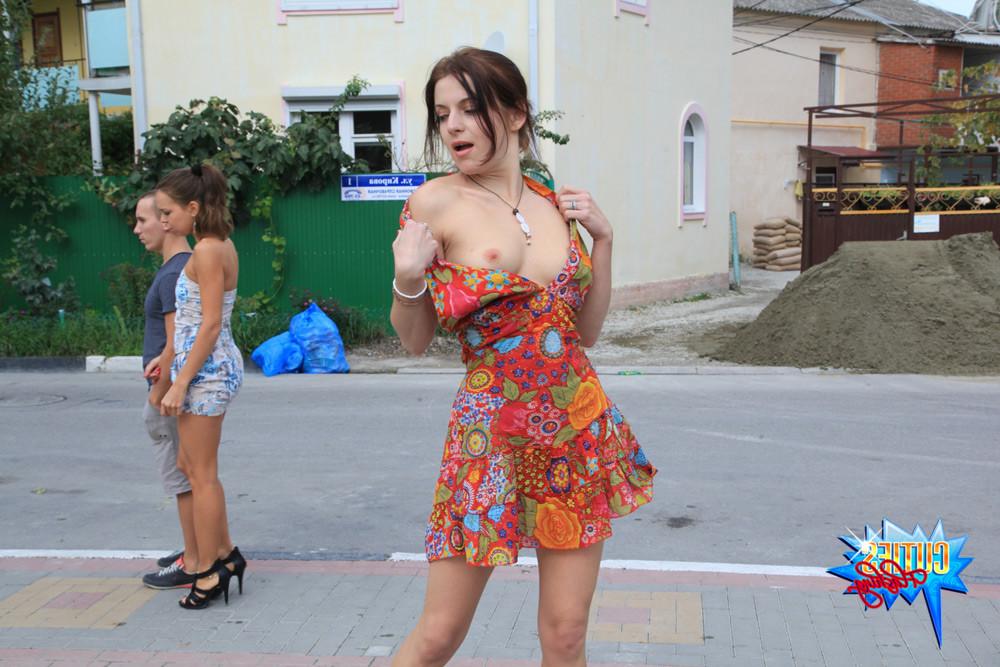 16P Sexy exhibitionist got busted naked by passersby
