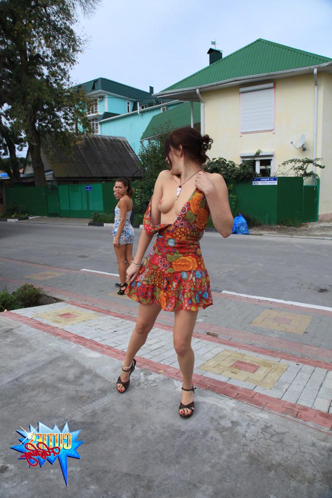 16P Sexy exhibitionist got busted naked by passersby