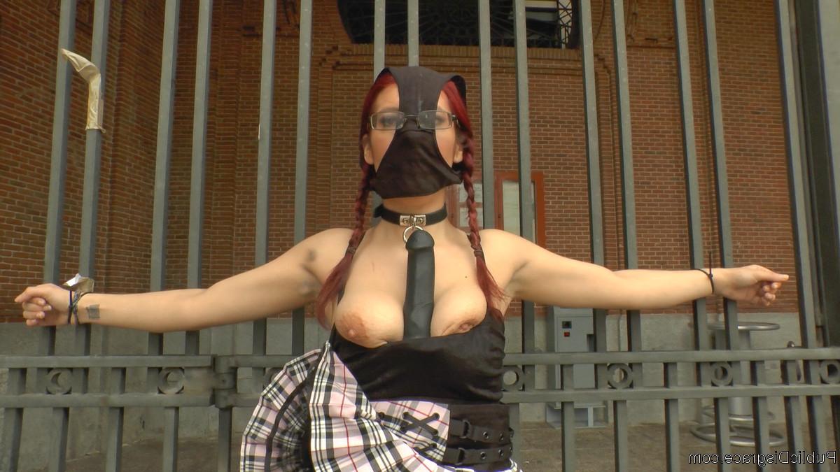 20P Mona Wales is back to dominate busty Zenda on the cold streets of Madrid. This s