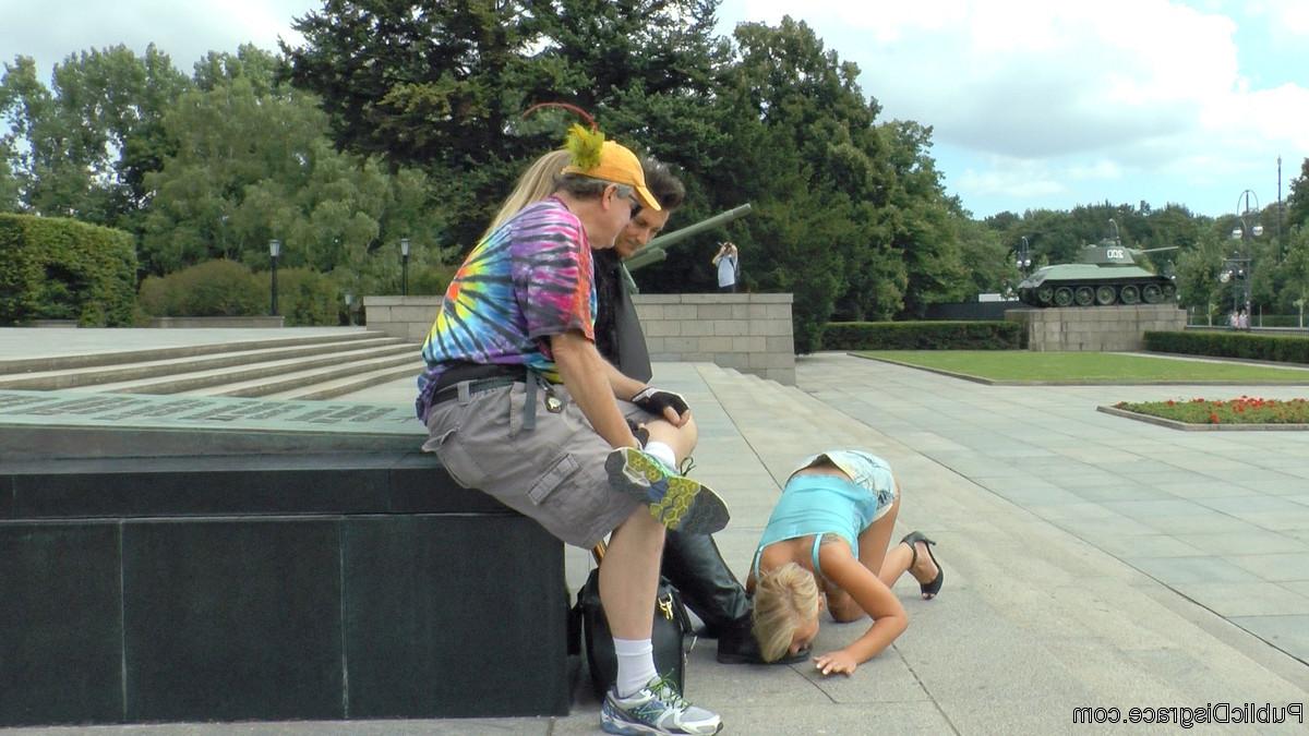 20P Busty blonde Luci is put on display in front of eager tourists. A group forms to