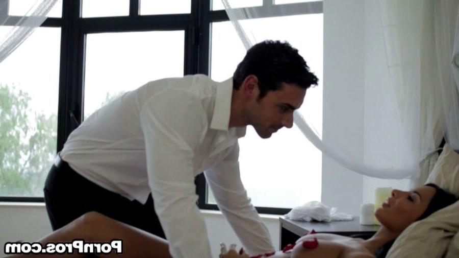 16P Anissa Kate seducing her boyfriend with roses