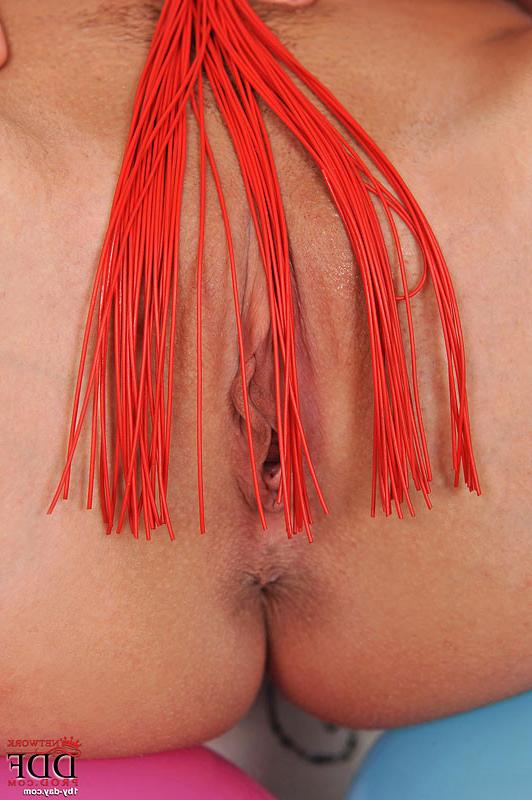 16P Kety Pearl slim balloon babe with red dildo is toying