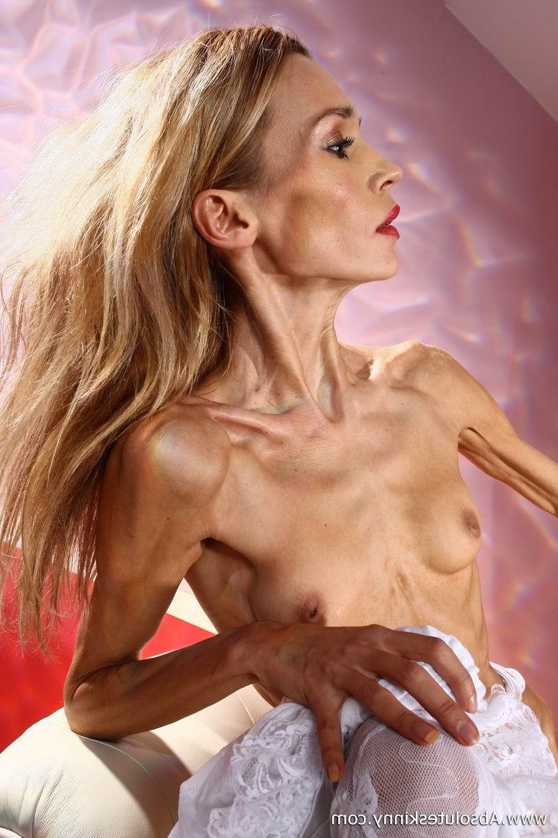 15P anorexic ballerina Inna on a white couch