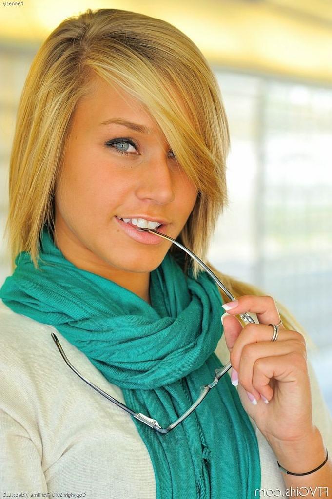 15P Blonde darling Kennedy Leigh masturbates with cucumber