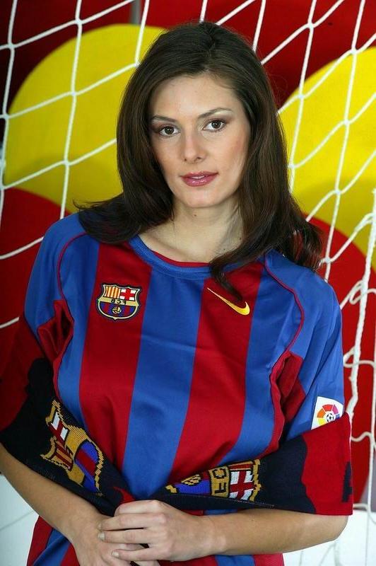 15P hot soccer babe showing off her perfect boobs