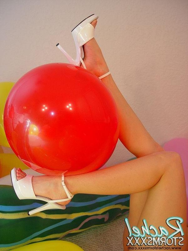 15P Busty balloon babe