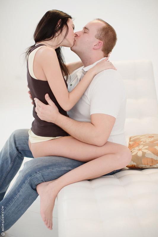 15P WowPorn babe Eveline having some sexual fun with her boyfriend