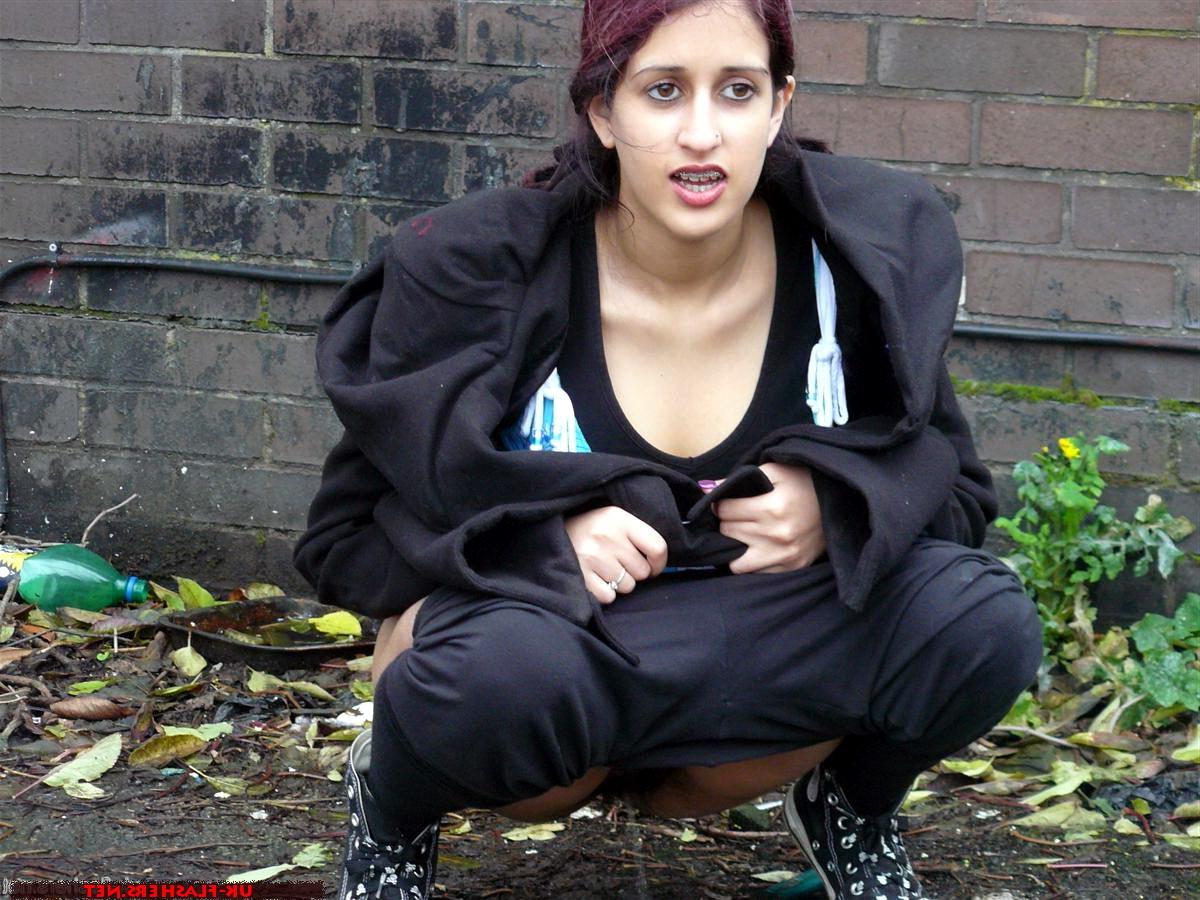 16P Indian public pissing and teen bracelet babe Zarina Massouds exhibitionist call 